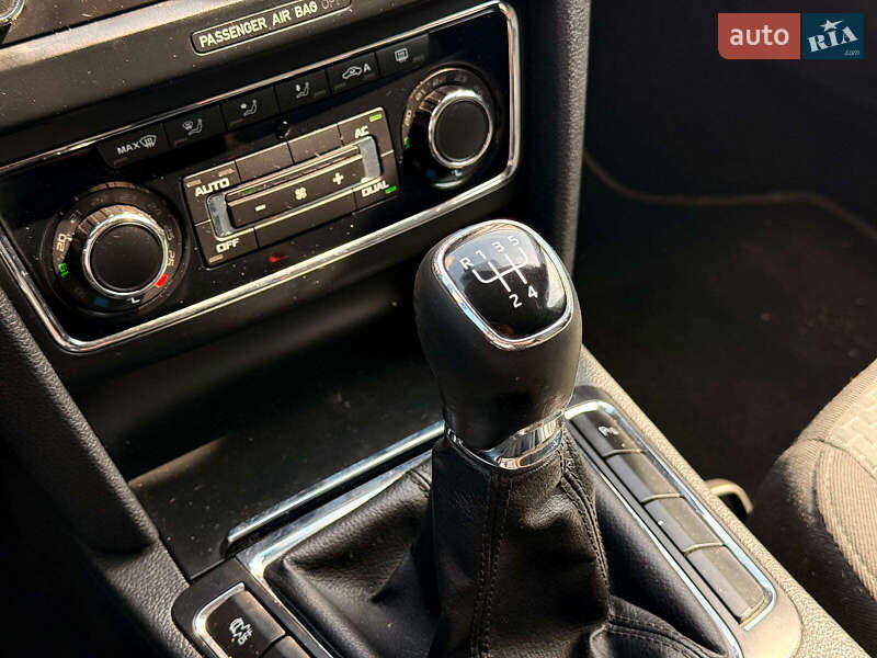 Универсал Skoda Superb 2013 в Львове