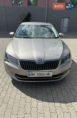 Лифтбек Skoda Superb 2016 в 