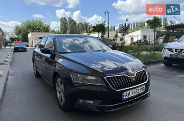 Лифтбек Skoda Superb 2015 в Киеве