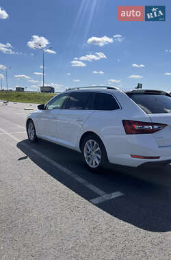 Универсал Skoda Superb 2018 в 