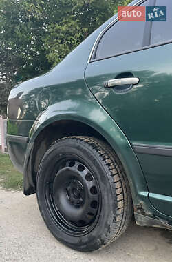Лифтбек Skoda Superb 2003 в 