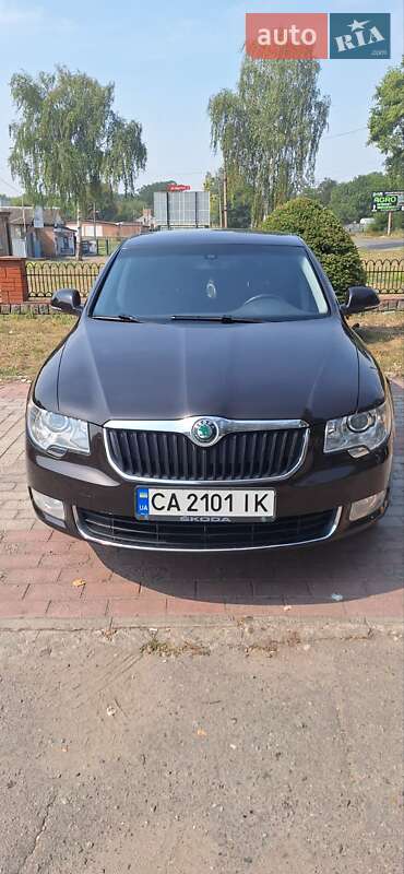 Лифтбек Skoda Superb 2013 в 