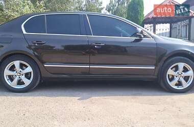 Лифтбек Skoda Superb 2013 в 