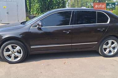Лифтбек Skoda Superb 2013 в 