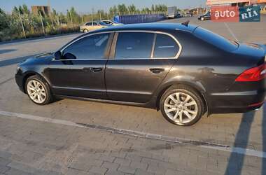 Лифтбек Skoda Superb 2014 в 