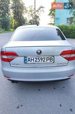 Лифтбек Skoda Superb 2013 в 