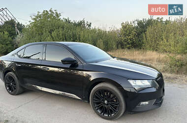 Лифтбек Skoda Superb 2015 в 