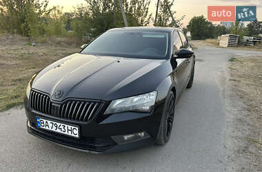 Лифтбек Skoda Superb 2015 в 