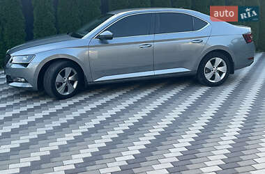 Лифтбек Skoda Superb 2016 в 