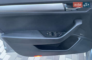 Лифтбек Skoda Superb 2016 в 