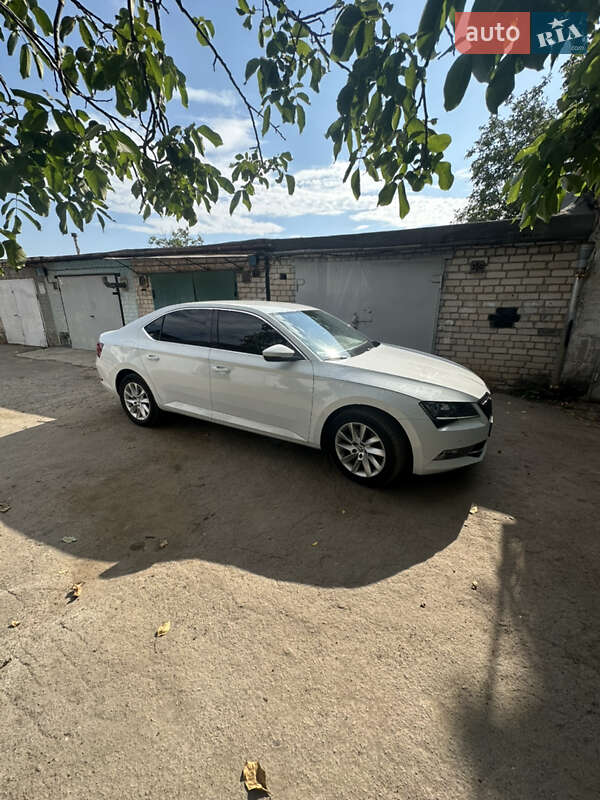 Лифтбек Skoda Superb 2016 в Кривом Роге