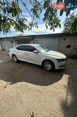 Лифтбек Skoda Superb 2016 в 