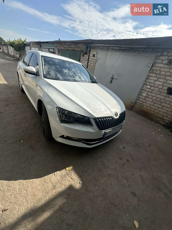Лифтбек Skoda Superb 2016 в Кривом Роге