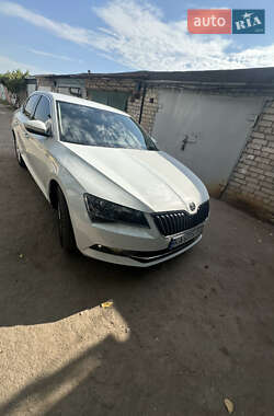 Лифтбек Skoda Superb 2016 в 