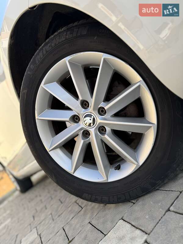 Универсал Skoda Superb 2015 в Дрогобыче