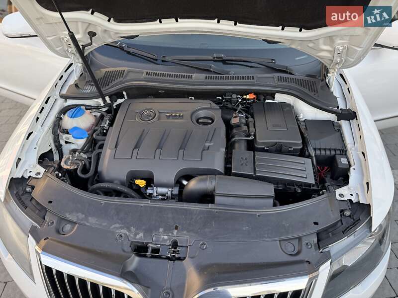 Универсал Skoda Superb 2015 в Дрогобыче