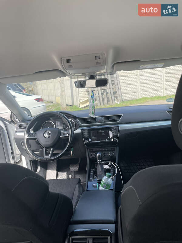 Універсал Skoda Superb 2016 в Звягелі