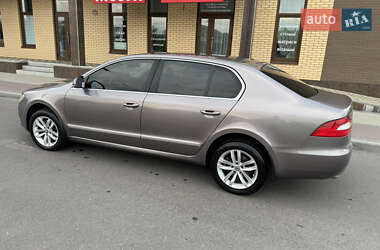 Лифтбек Skoda Superb 2012 в 