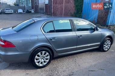 Лифтбек Skoda Superb 2011 в 