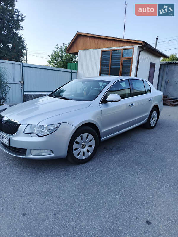 Лифтбек Skoda Superb 2009 в Гнивани