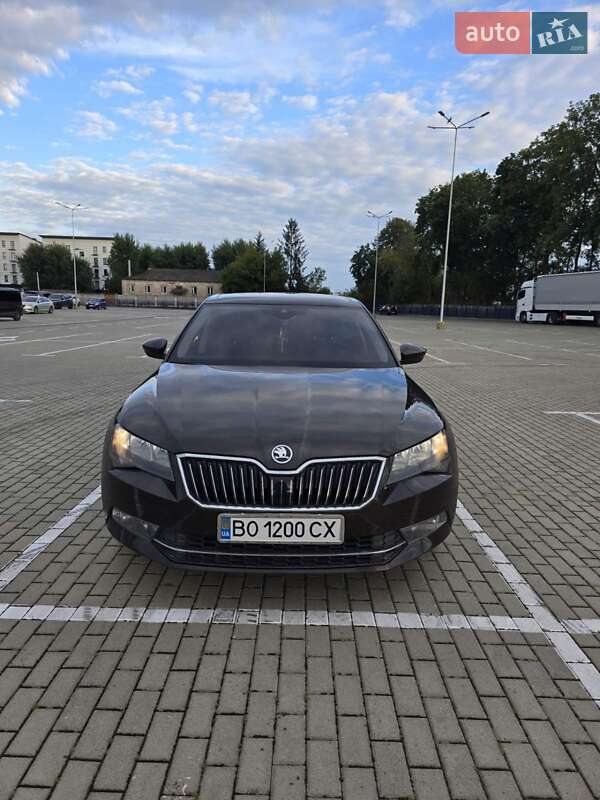 Лифтбек Skoda Superb 2016 в 