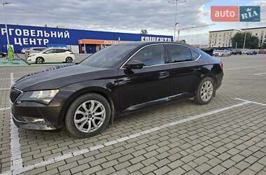 Лифтбек Skoda Superb 2016 в 