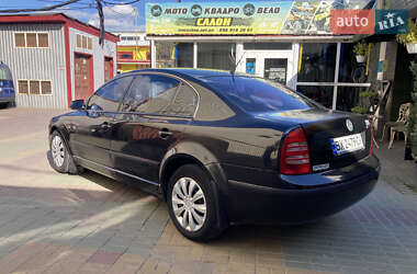Лифтбек Skoda Superb 2005 в 