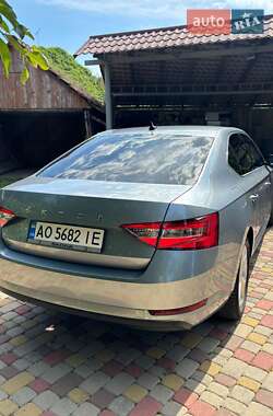 Лифтбек Skoda Superb 2019 в 