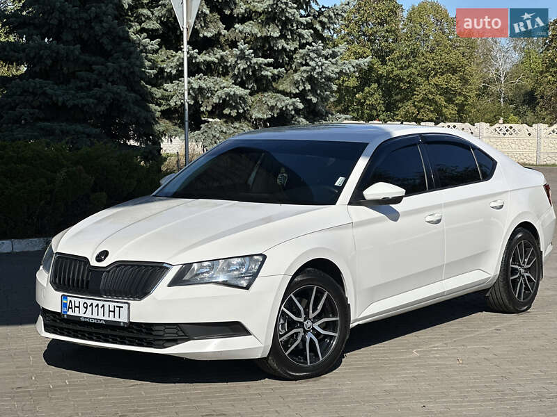 Лифтбек Skoda Superb 2015 в 