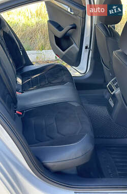 Лифтбек Skoda Superb 2015 в 