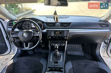 Лифтбек Skoda Superb 2015 в 