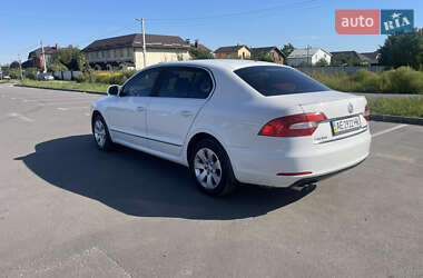 Лифтбек Skoda Superb 2013 в 