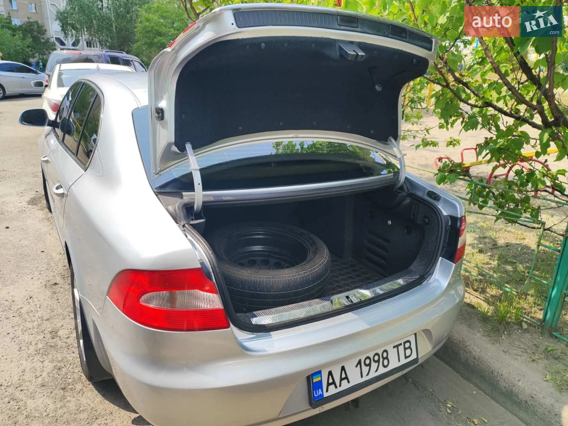 2010 Skoda Superb - мініатюра 5