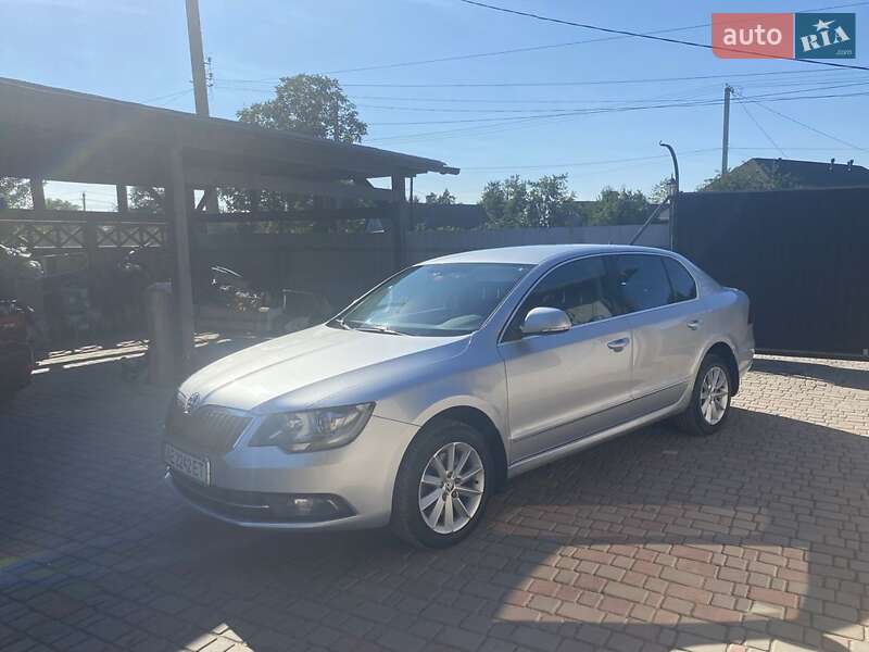 Лифтбек Skoda Superb 2013 в 
