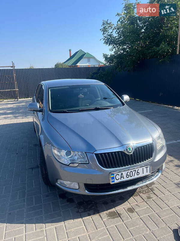 Лифтбек Skoda Superb 2012 в 