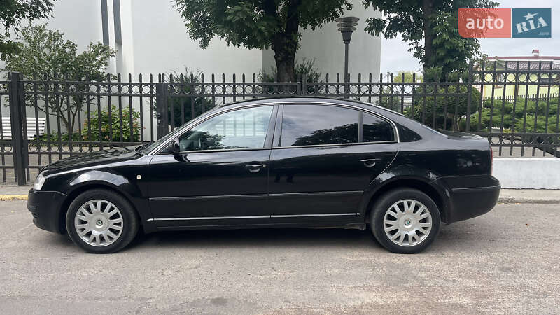Лифтбек Skoda Superb 2003 в Львове