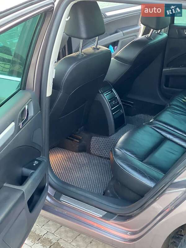 Універсал Skoda Superb 2010 в Ужгороді