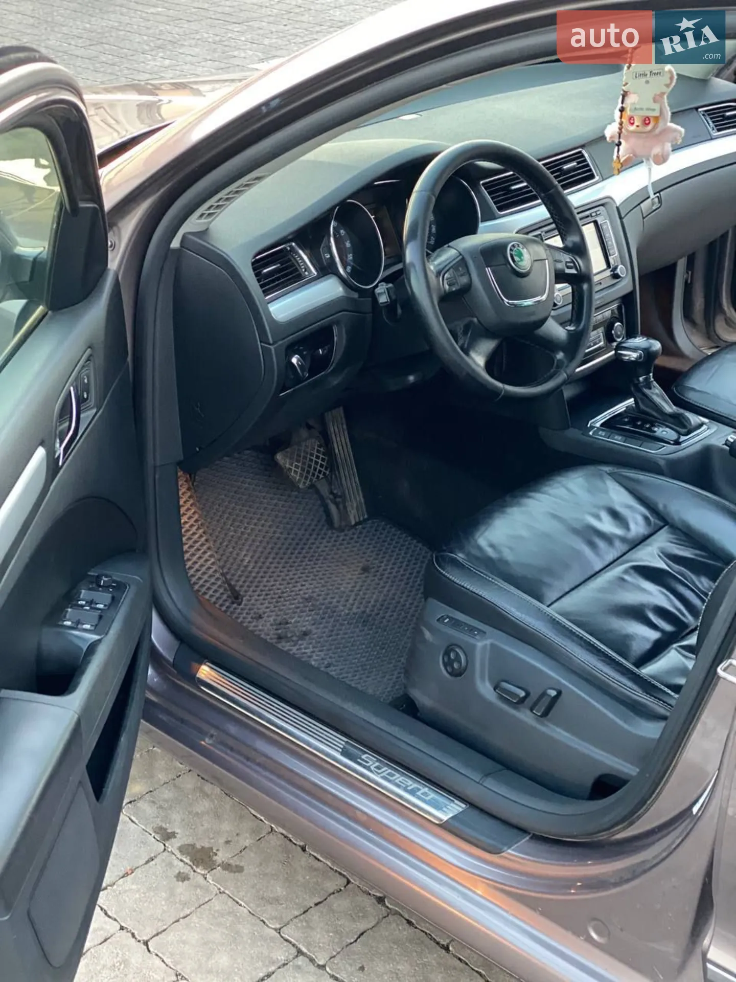 2010 Skoda Superb - мініатюра 11