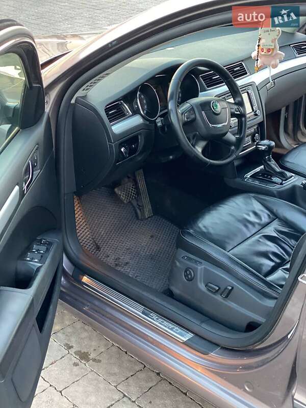 Універсал Skoda Superb 2010 в Ужгороді