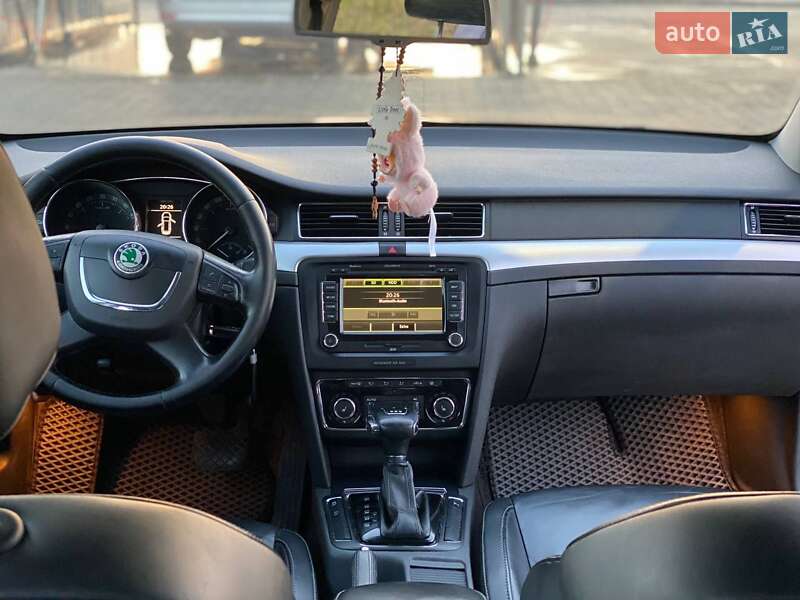 Універсал Skoda Superb 2010 в Ужгороді