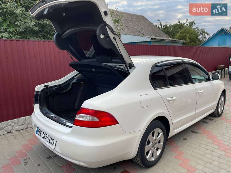 Лифтбек Skoda Superb 2010 в Полонном