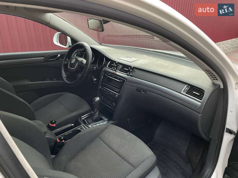 Лифтбек Skoda Superb 2010 в Полонном