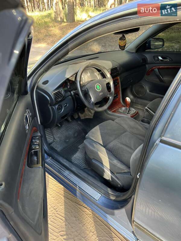 Лифтбек Skoda Superb 2003 в Тростянце