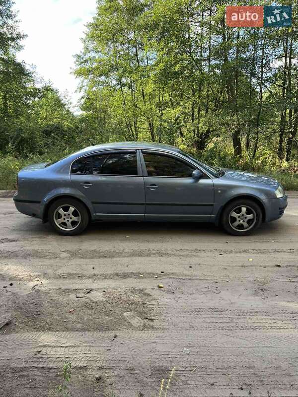 Лифтбек Skoda Superb 2003 в Тростянце