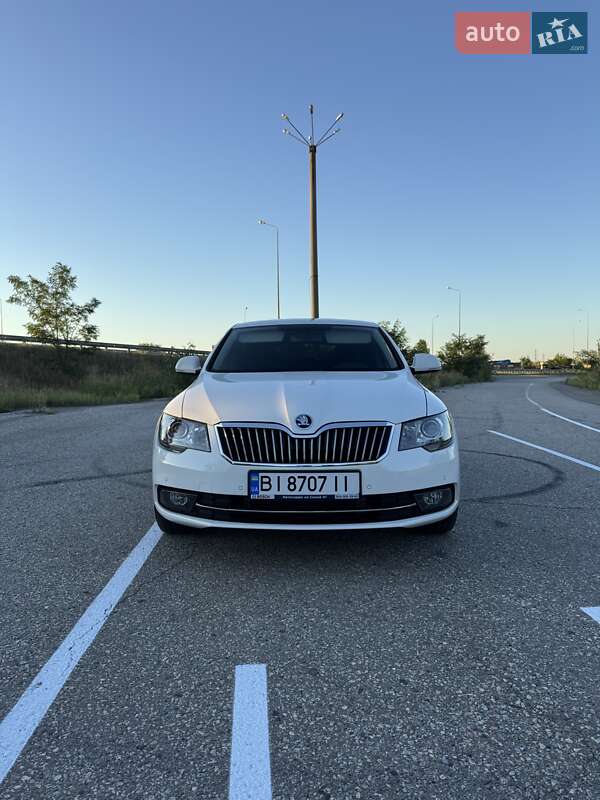 Лифтбек Skoda Superb 2015 в 