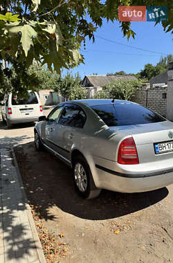 Лифтбек Skoda Superb 2005 в 