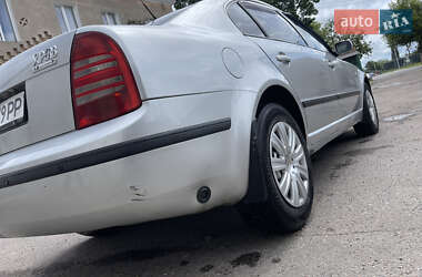 Лифтбек Skoda Superb 2005 в 