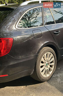 Універсал Skoda Superb 2012 в Ужгороді