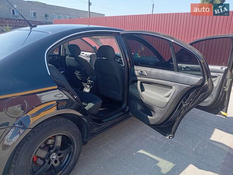 Ліфтбек Skoda Superb 2008 в Вараші