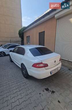 Лифтбек Skoda Superb 2012 в 